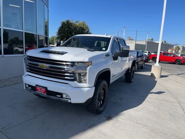 2022 Chevrolet Silverado 3500HD High Country photo 2