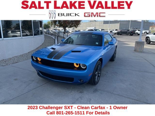 2023 Dodge Challenger SXT photo 2