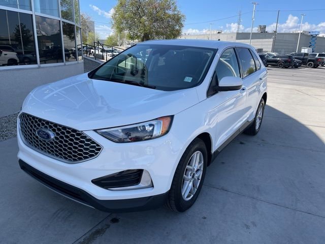 2024 Ford Edge SEL photo 2