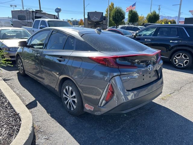 2020 Toyota Prius Prime LE photo 2