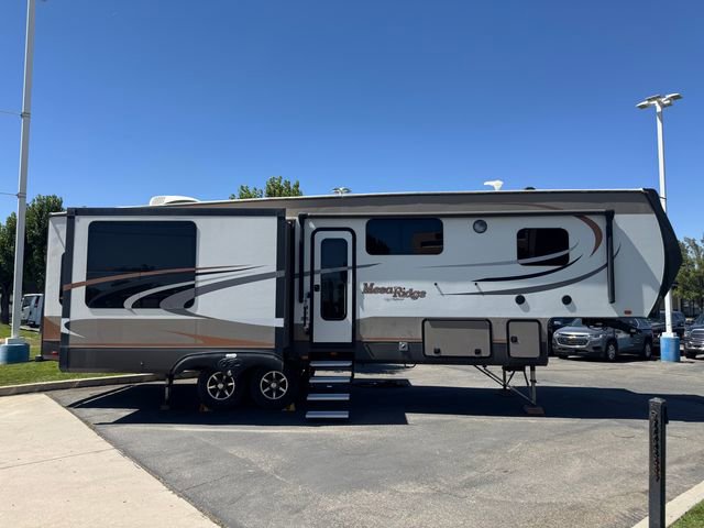2017 Buick Enclave photo 3