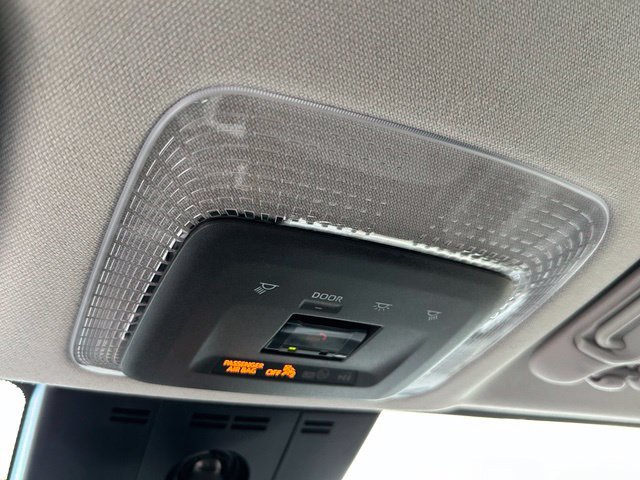 2025 Toyota Prius LE - Photo 28