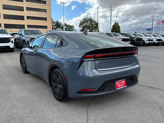 2025 Toyota Prius LE - Photo 12