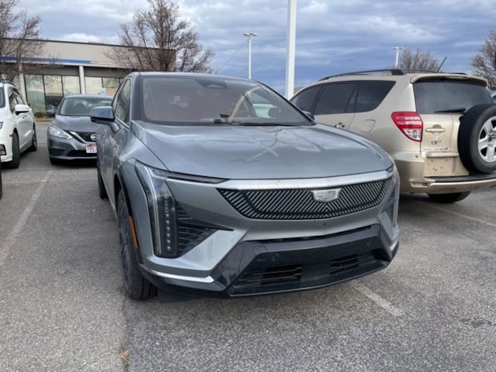 Used 2025 CADILLAC OPTIQ Luxury 2 SUV