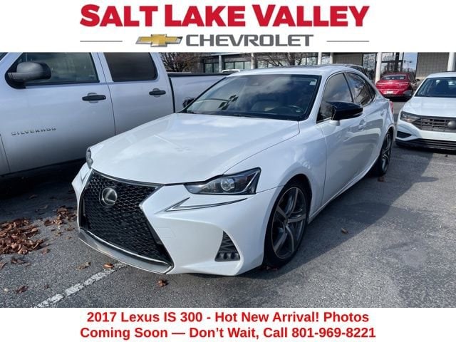 2017 Lexus IS 300's photo