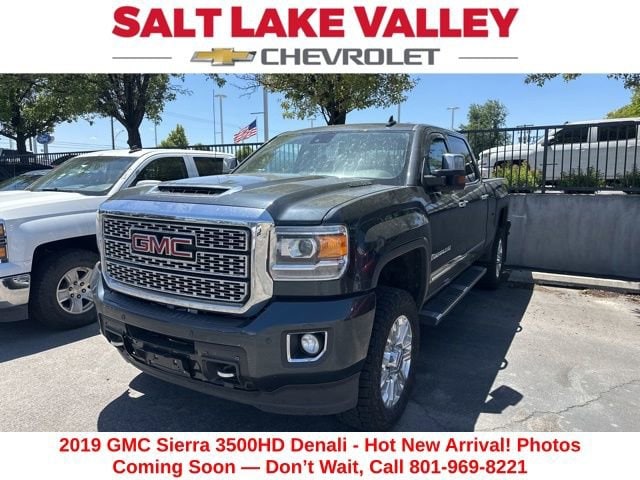 2019 GMC Sierra 4WD Crew Cab Standard Box Denali's photo