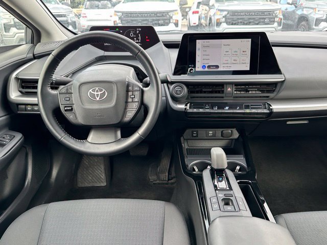 2025 Toyota Prius LE - Photo 17