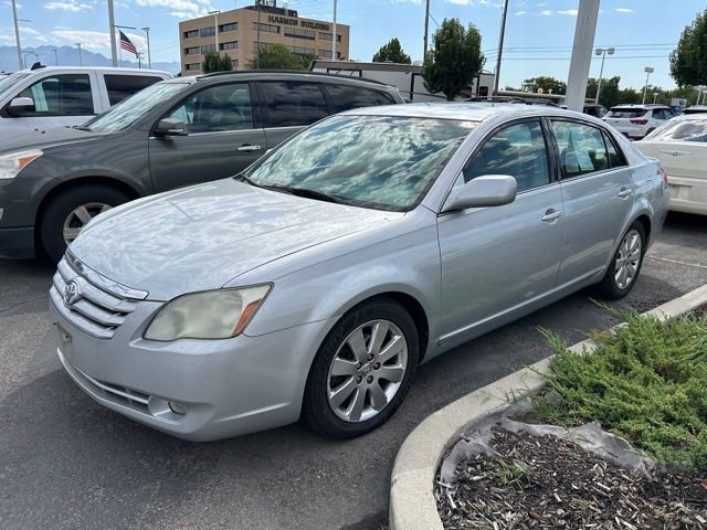 2005 Toyota Avalon XL photo 2