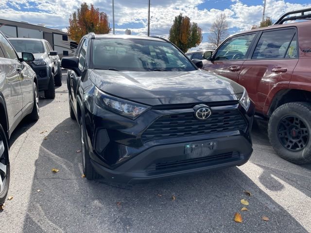 2021 Toyota RAV4 LE photo 2