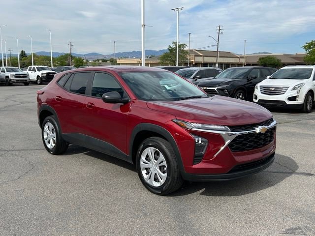 2025 Chevrolet Trax LS photo 4
