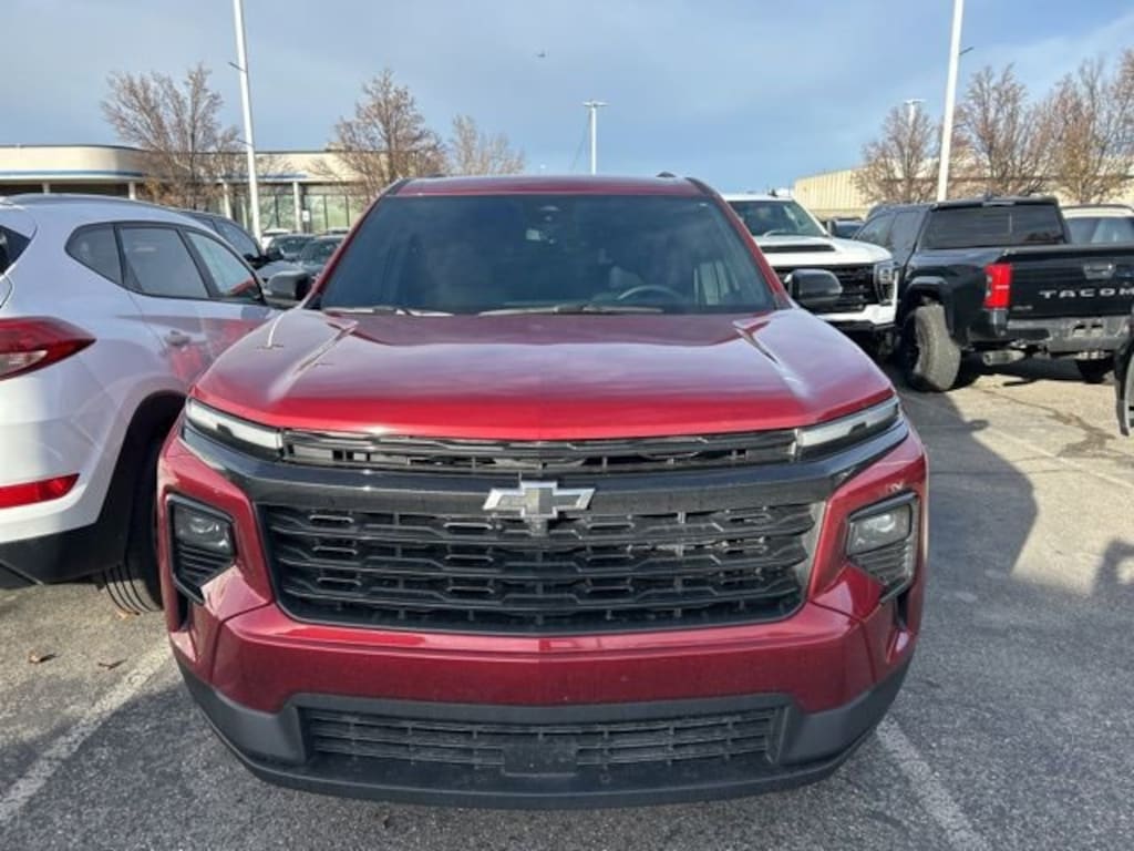 Used 2025 Chevrolet Traverse LT SUV