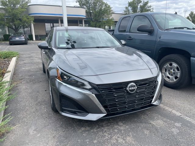2023 Nissan Altima 2.5 S photo 2