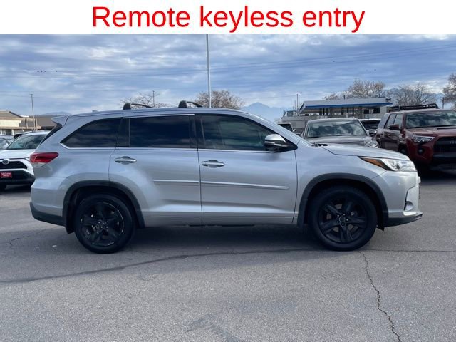 2017 Toyota Highlander Limited photo 2