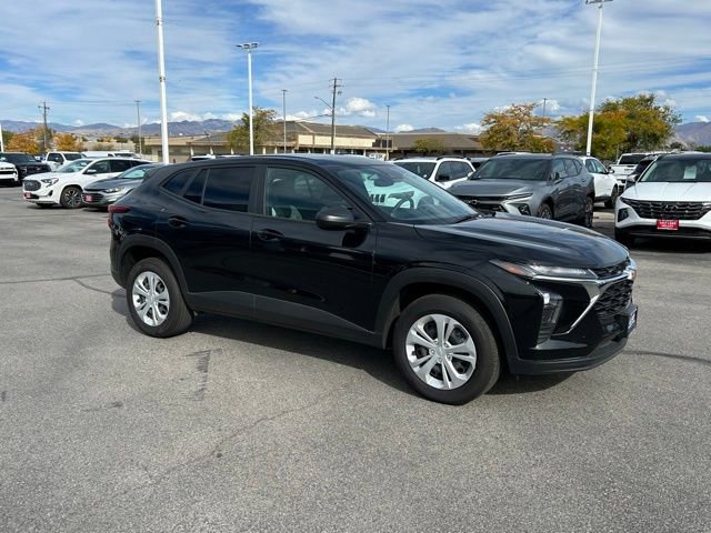 2025 Chevrolet Trax LS photo 3