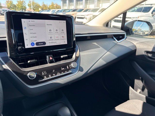 2025 Toyota Corolla LE - Photo 29
