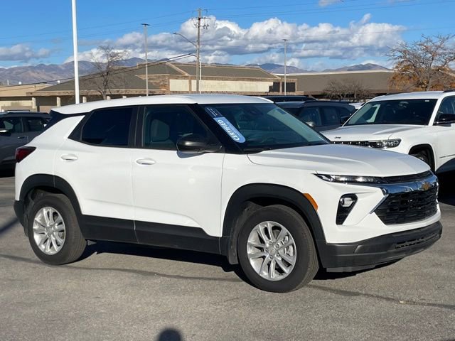 2025 Chevrolet Trailblazer LS photo 3
