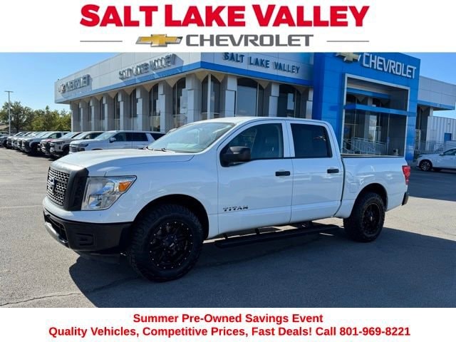 2017 Nissan Titan S 4X4 Crew Cab's photo