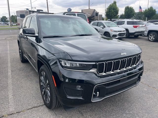 2024 Jeep Grand Cherokee Overland photo 2