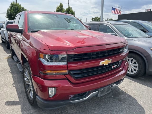 2018 Chevrolet Silverado 1500 LT photo 2