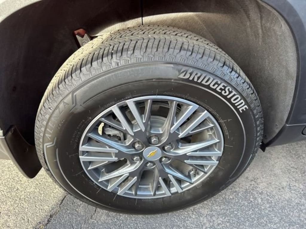 Used 2025 Chevrolet Traverse LT SUV