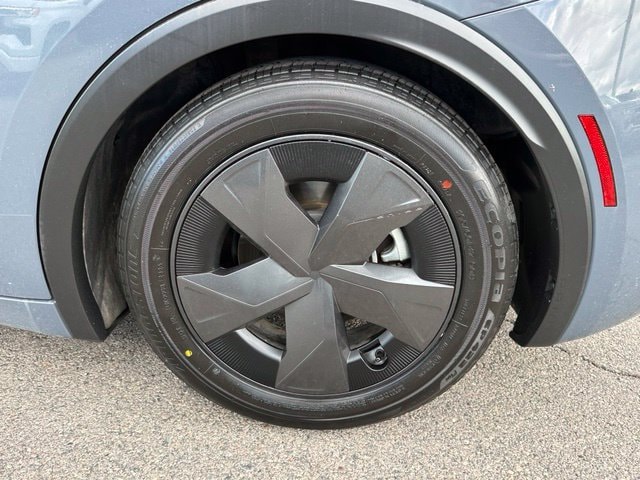 2025 Toyota Prius LE - Photo 14
