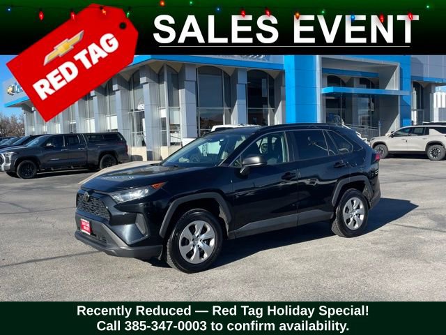 2021 Toyota RAV4 LE's photo