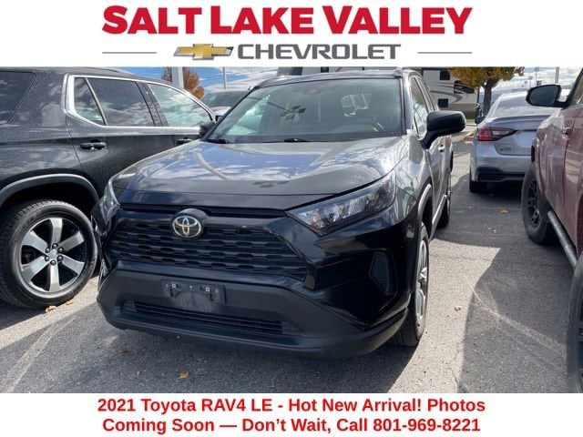 2021 Toyota RAV4 LE photo 2