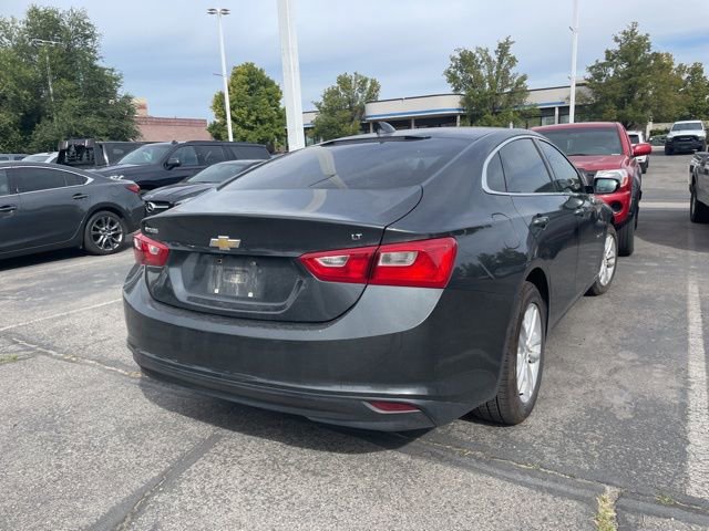 2017 Chevrolet Malibu 1LT photo 2