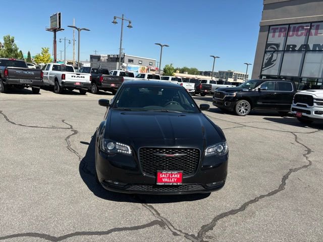 2022 Chrysler 300 S photo 2