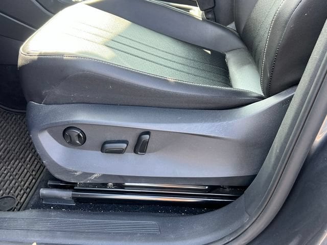 2022 Volkswagen Tiguan SE - Photo 26