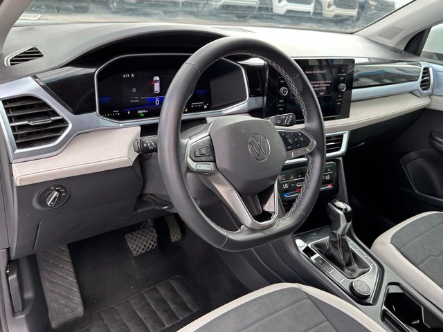 2025 Volkswagen Taos SE - Photo 14