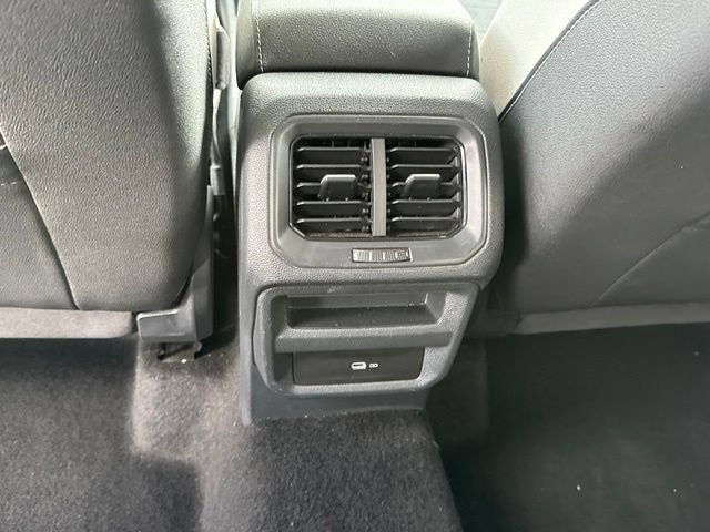 2025 Volkswagen Taos SE - Photo 11