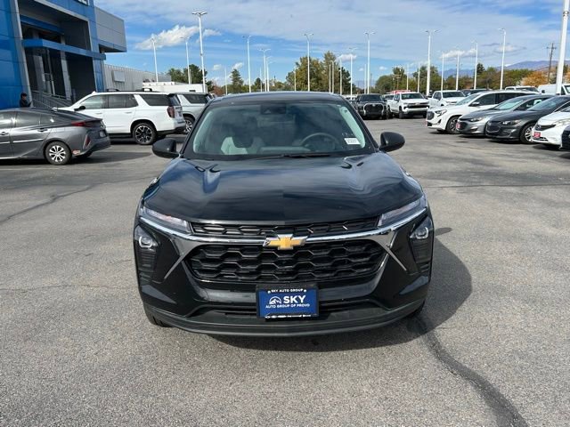 2025 Chevrolet Trax LS photo 2