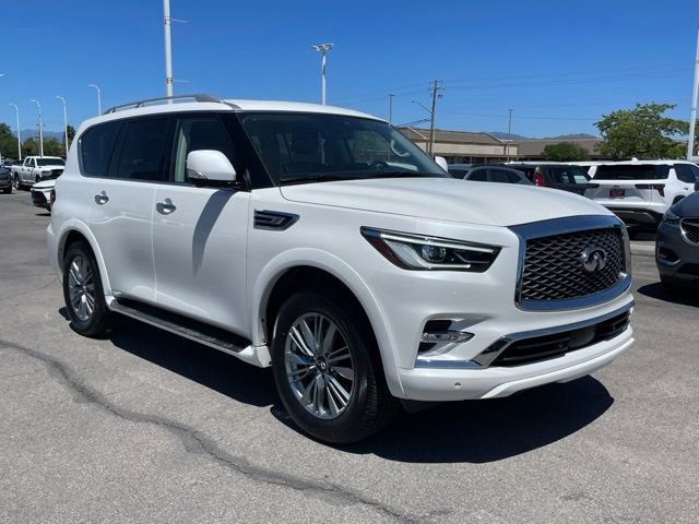 2023 Infiniti QX80 Luxe photo 3