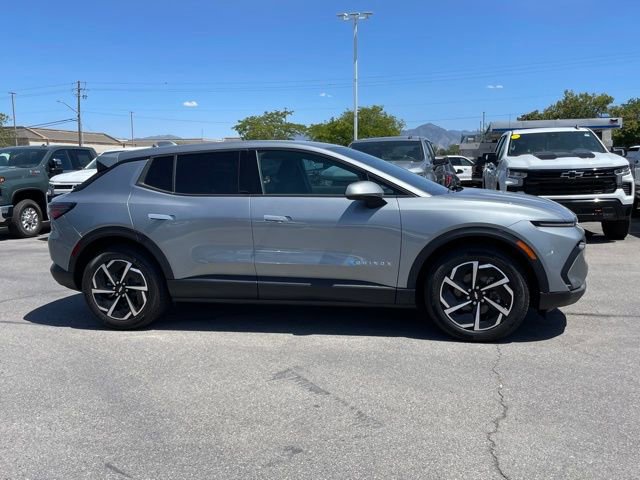 2025 Chevrolet Equinox EV 1LT photo 2