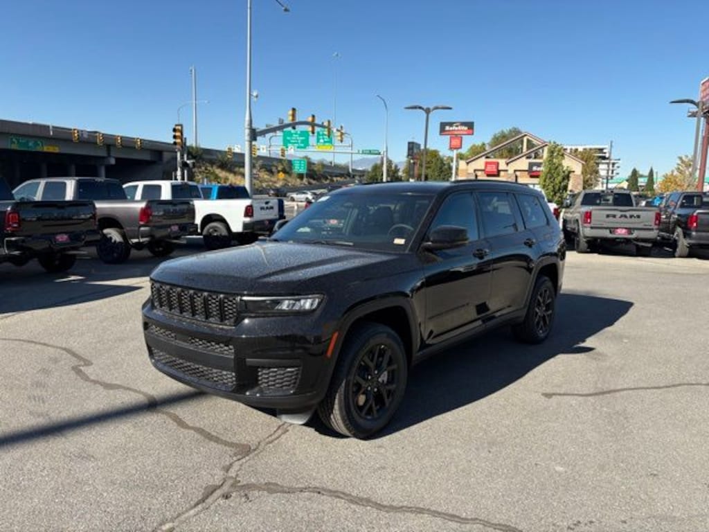 New 2025 Jeep Grand Cherokee L ALTITUDE 4X4 Sport Utility