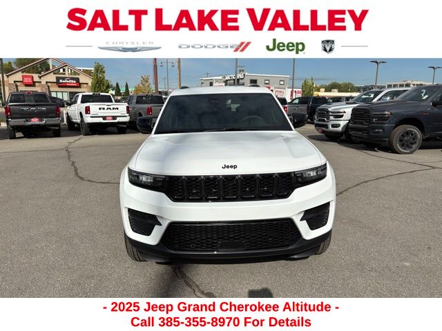 2025 Jeep Grand Cherokee Laredo Altitude photo 2