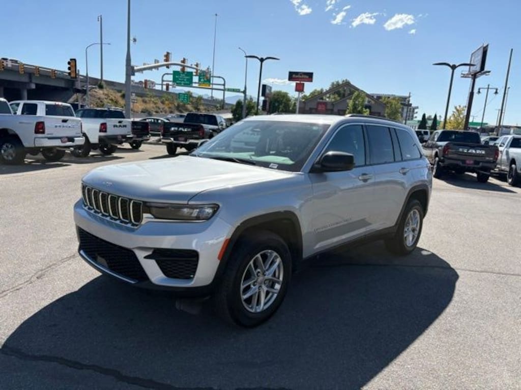 Used 2025 Jeep Grand Cherokee Laredo SUV