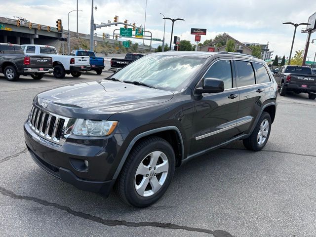 2011 Jeep Grand Cherokee Laredo photo 2