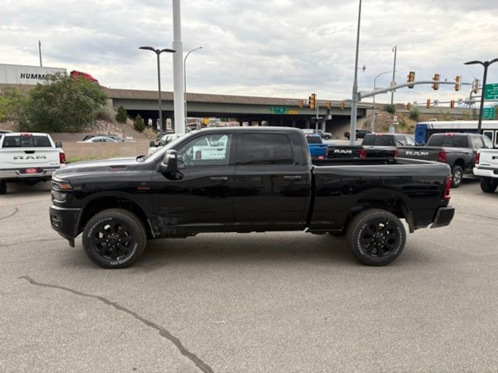 New 2025 Ram 2500 BIG HORN CREW CAB 4X4 6'4 BOX Pickup