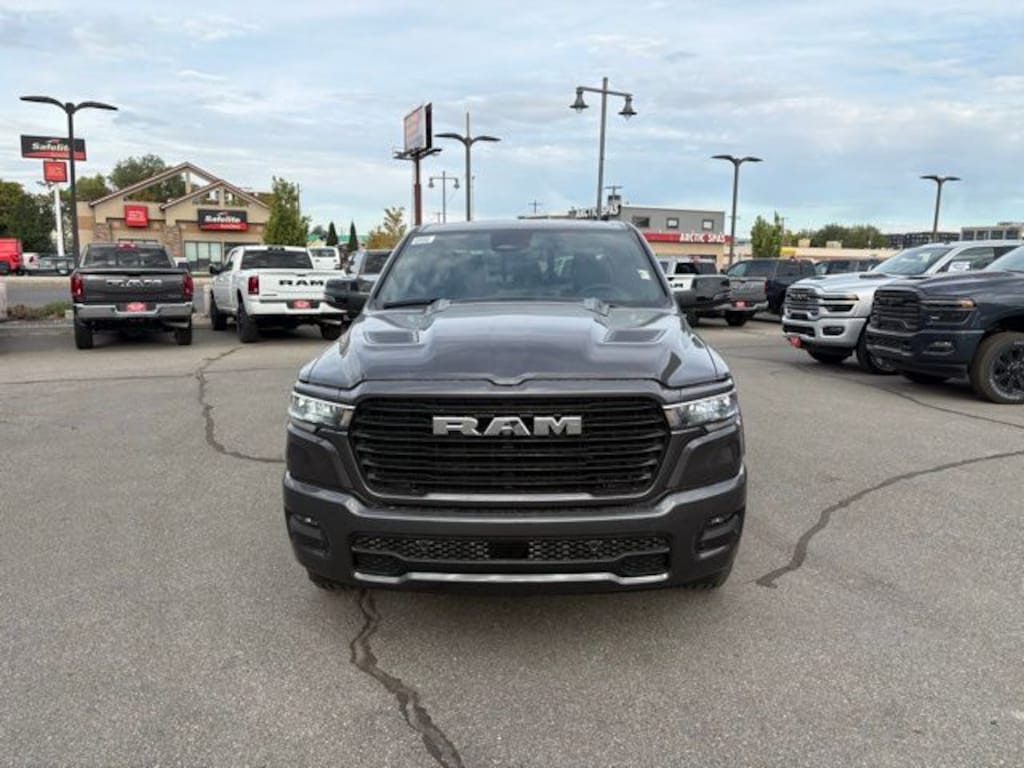 New 2026 Ram 1500 LARAMIE CREW CAB 4X4 5'7 BOX Pickup