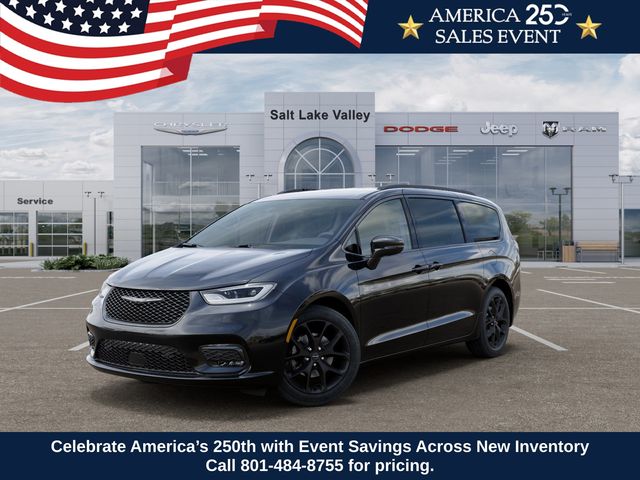 2026 Chrysler Pacifica Select's photo