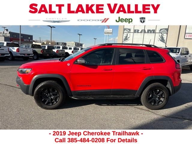 2019 Jeep Cherokee Trailhawk photo 2