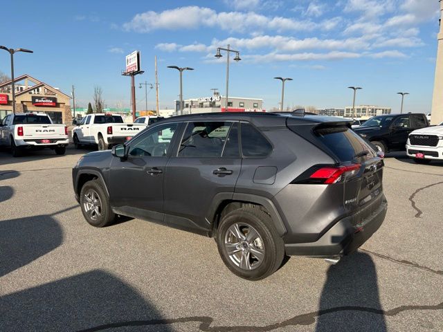 2024 Toyota RAV4 XLE photo 3