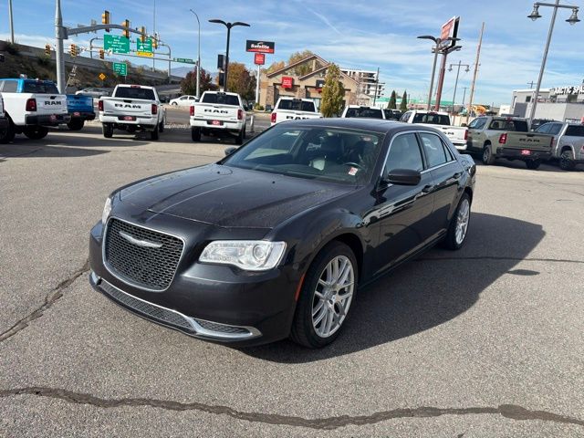 2016 Chrysler 300 Limited photo 3