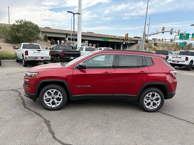 2025 Jeep Compass Latitude photo 4