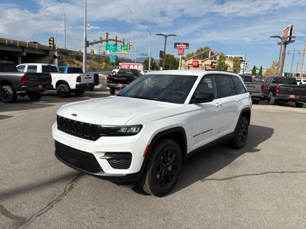 New 2025 Jeep Grand Cherokee ALTITUDE 4X4 Sport Utility