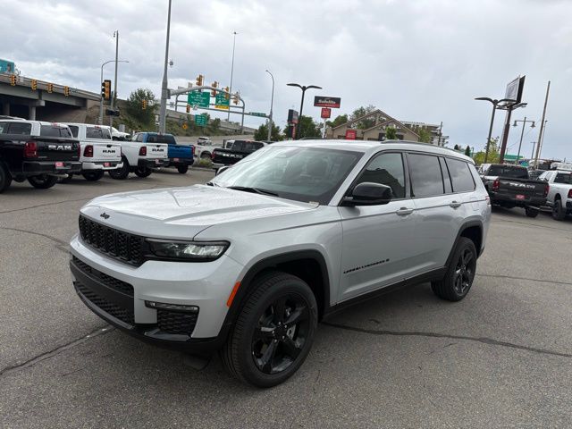 2025 Jeep Grand Cherokee Limited photo 3
