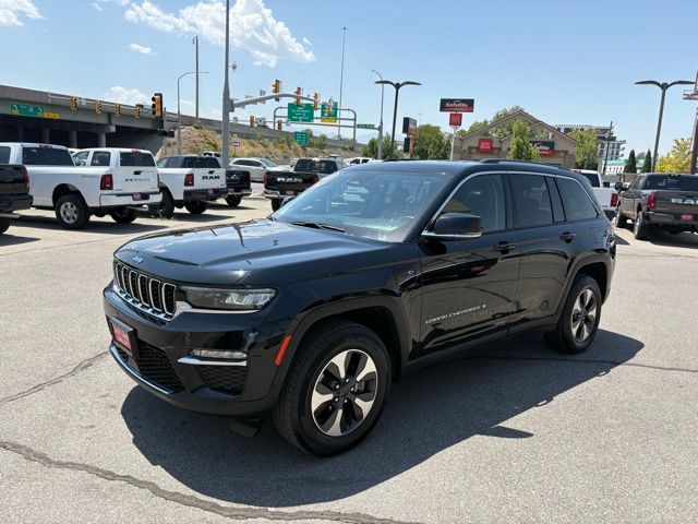 2023 Jeep Cherokee Base photo 2