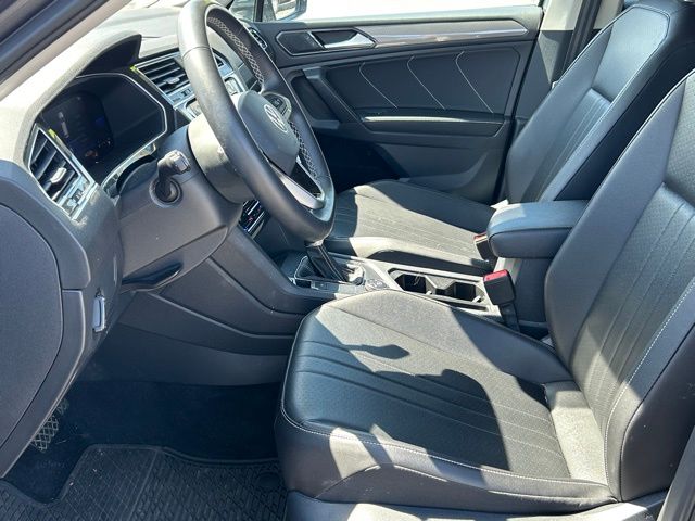 2022 Volkswagen Tiguan SE - Photo 18